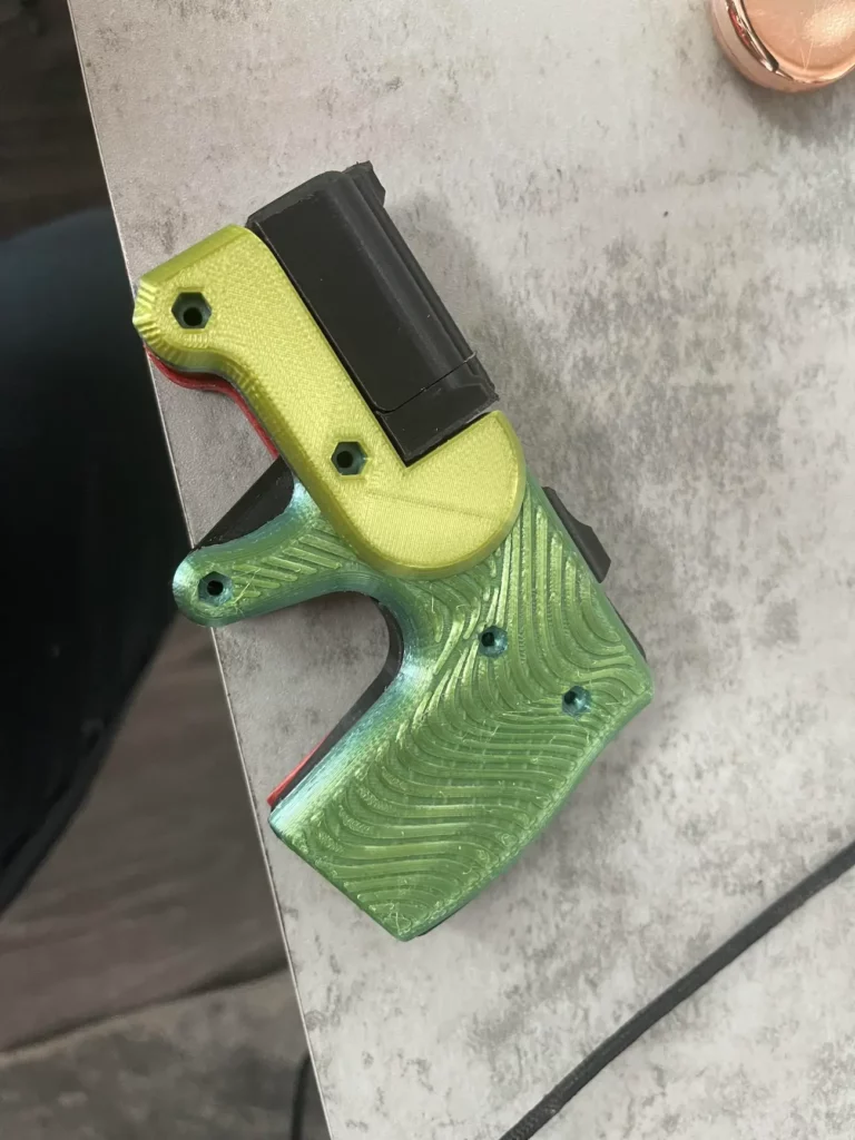green alien 3d printed derringer