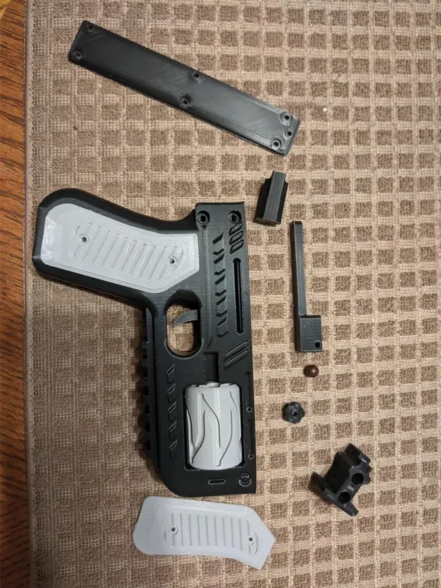 pg22 maverick black grey 1